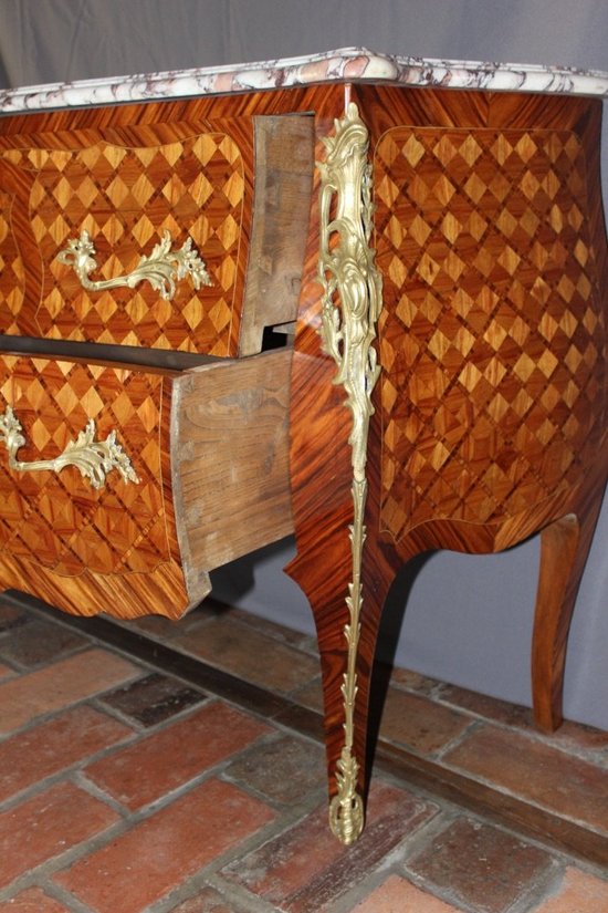 Kommode Im Stil von Louis XV In Würfel Intarsien