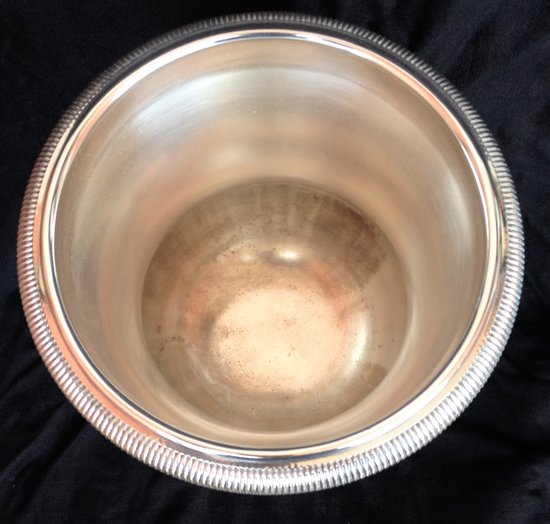Champagne bucket in the shape of Medici in silver metal with gadroon pattern