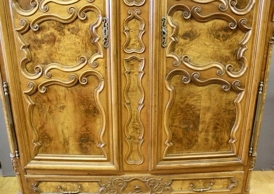 Armadio Bressane con cornice ad arco XVIII