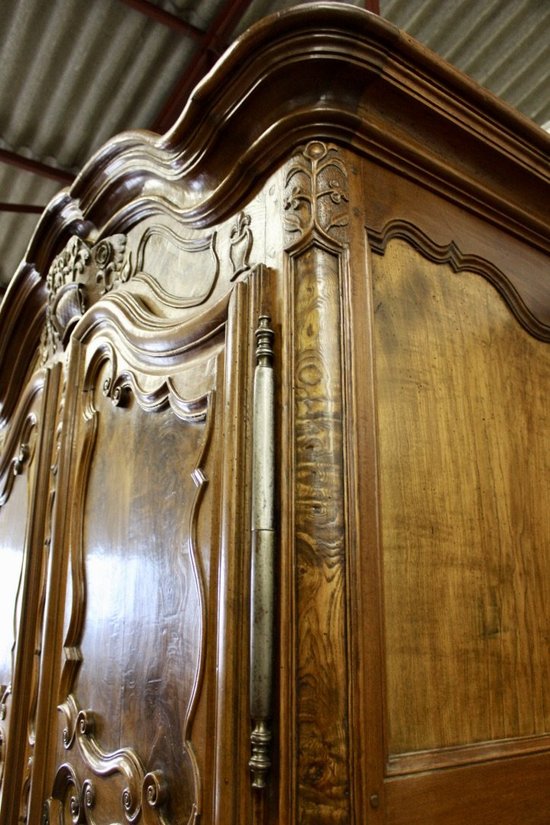 Armadio Bressane con cornice ad arco XVIII