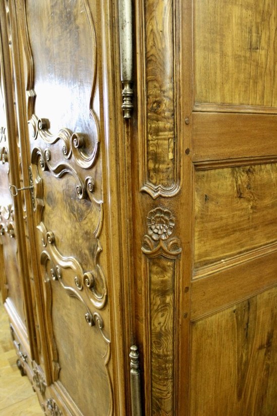 Armadio Bressane con cornice ad arco XVIII