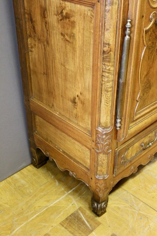 Armadio Bressane con cornice ad arco XVIII