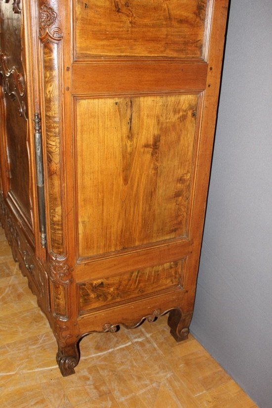 Armadio Bressane con cornice ad arco XVIII