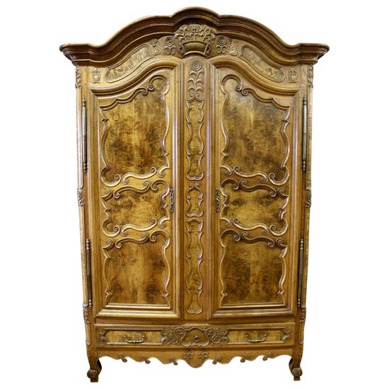 Bressane cabinet with arched cornice XVIII