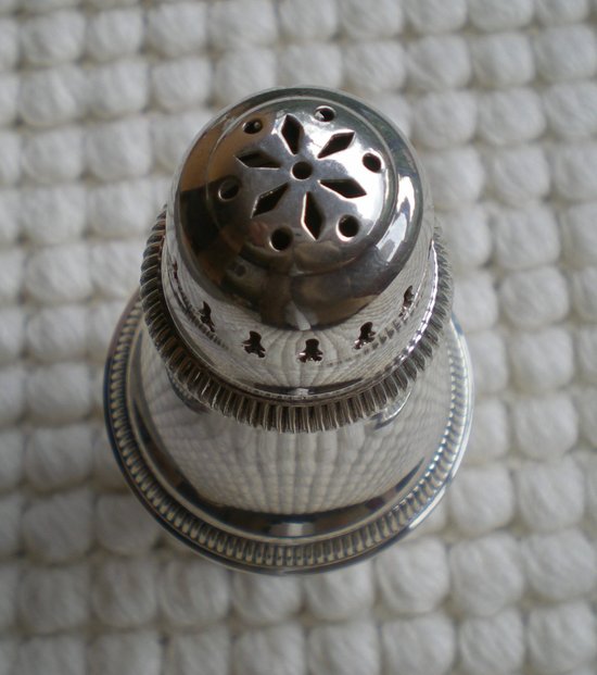 Elegant silver metal sprinkler gadroon model (ref D 0095)