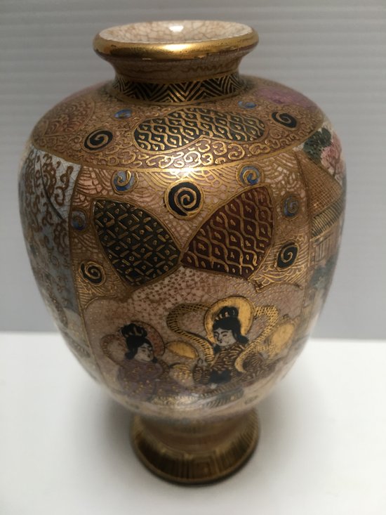 Small earthenware vase from Satzuma