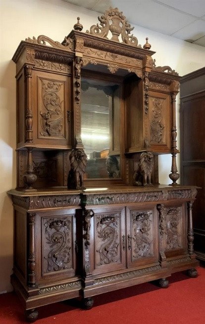 Meuble de pavillon de chasse style Renaissance en noyer massif
