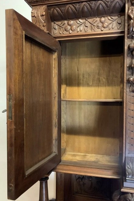 Meuble de pavillon de chasse style Renaissance en noyer massif