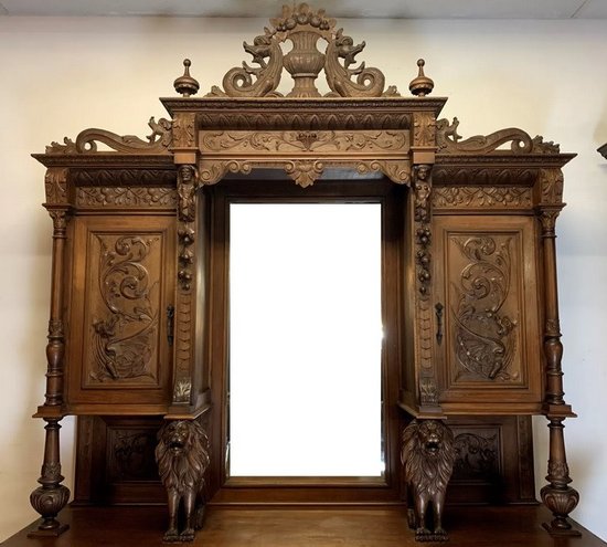 Meuble de pavillon de chasse style Renaissance en noyer massif