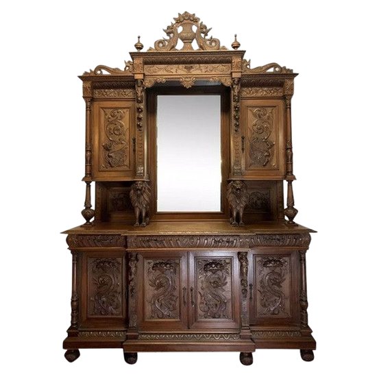 Meuble de pavillon de chasse style Renaissance en noyer massif