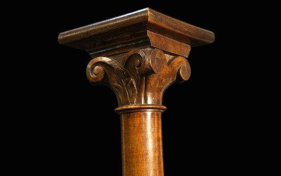 Colonne / sellette en noyer XVIIème siècle 