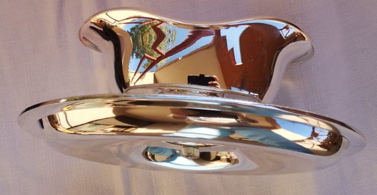 Christofle silver plated "Perles" model gravy boat (ref MA 0628)