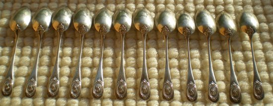 12 cucchiaini da caffè baguette / collarino con medaglione in argento sterling Orafo Hénin & Cie; Hénin & fils (rif A 0101)