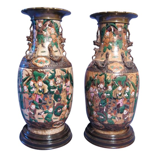 Coppia di vasi di Nanchino in porcellana e bronzo della fine del XIX secolo Segno in basso