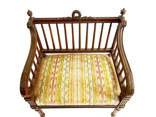 Sessel mit breiter Sitzfläche im Stil Louis XVI