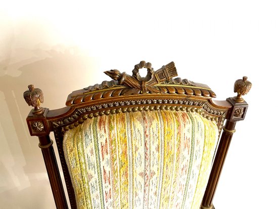 Paire de chaises style Louis XVI avec flambeaux