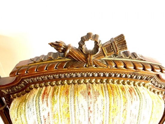 Paire de chaises style Louis XVI avec flambeaux