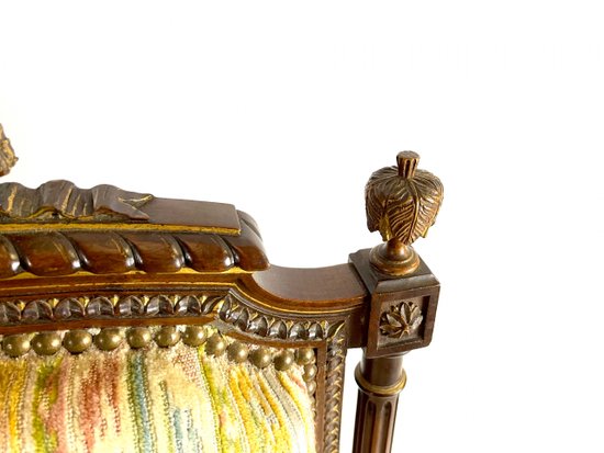 Paire de chaises style Louis XVI avec flambeaux