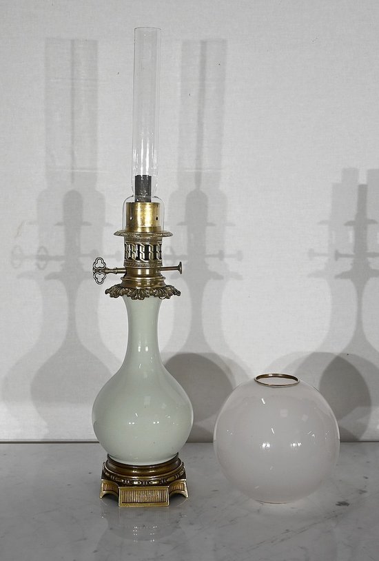 Paire de Lampes à Pétrole en Céladon et Bronze, époque Napoléon III – Milieu XIXe