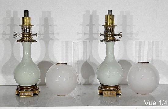Paire de Lampes à Pétrole en Céladon et Bronze, époque Napoléon III – Milieu XIXe
