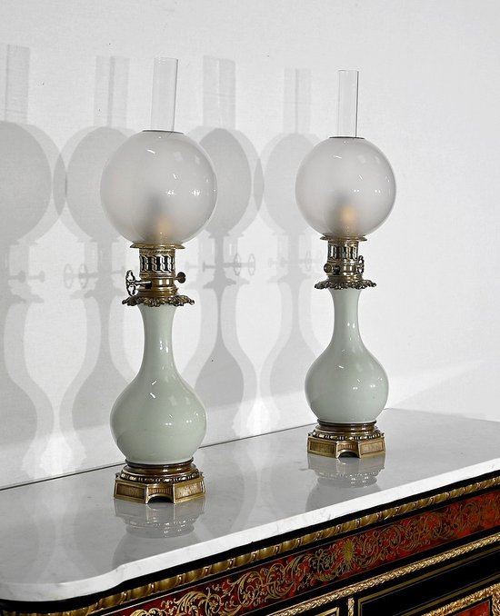 Paire de Lampes à Pétrole en Céladon et Bronze, époque Napoléon III – Milieu XIXe