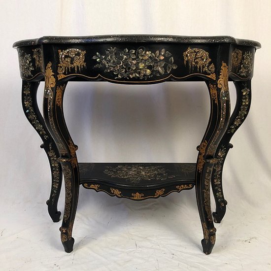 Grande console Napoléon III, bois noirci à riche décor peint et burgauté