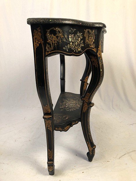 Grande console Napoléon III, bois noirci à riche décor peint et burgauté