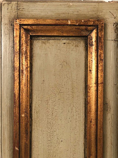 Grand trumeau en bois laqué vert, rechampi or de style Louis XVI. XIXe