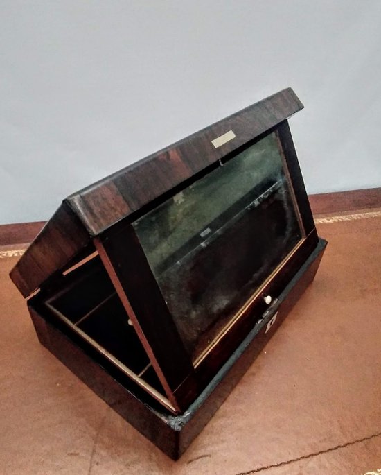 Jewelry box