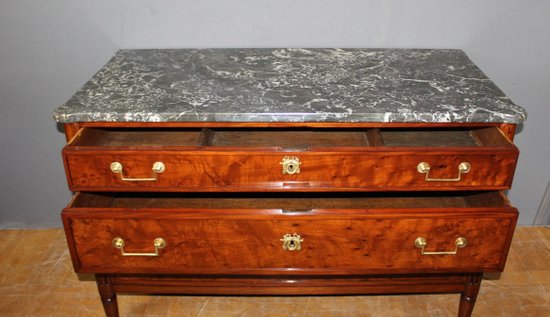 Commode fin XVIII en acajou Louis XVI