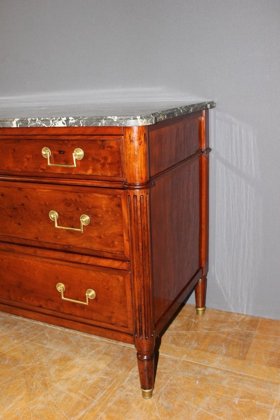 Commode fin XVIII en acajou Louis XVI