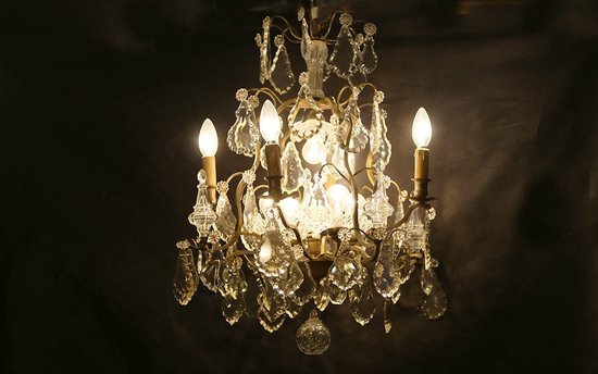 Lampadario in bronzo e pendenti in cristallo XIX secolo