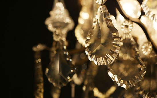 Lampadario in bronzo e pendenti in cristallo XIX secolo