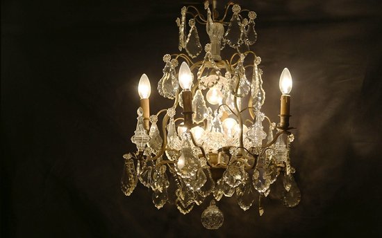 Lampadario in bronzo e pendenti in cristallo XIX secolo