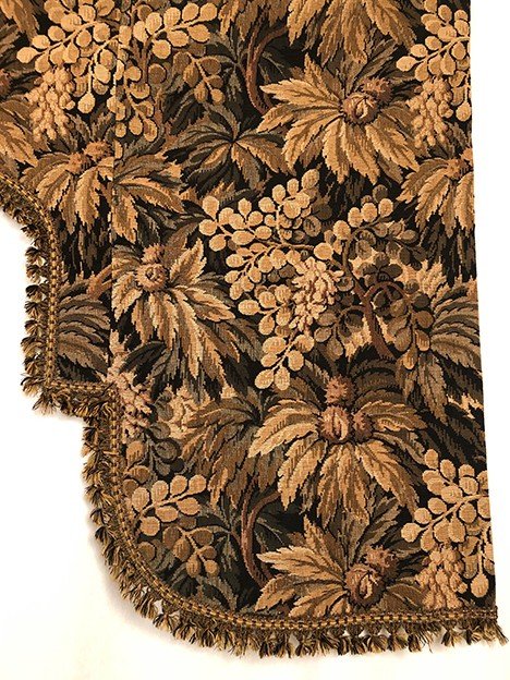 Large valance, wool tapestry with foliage decoration end of XIXth century