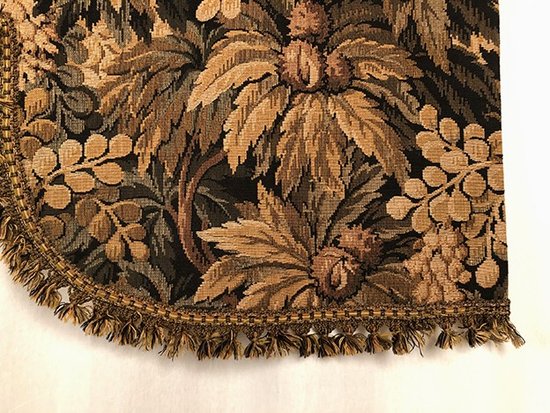 Large valance, wool tapestry with foliage decoration end of XIXth century