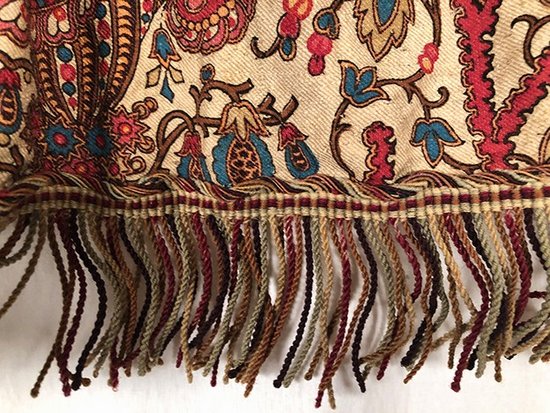 Lunga mantovana in seta bourrette con decorazione floreale, periodo Napoleone III