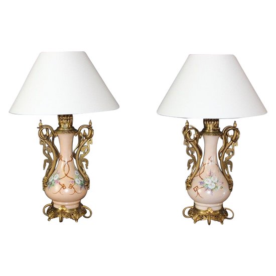 Paire de lampes Napoléon III en opaline et bronze doré 