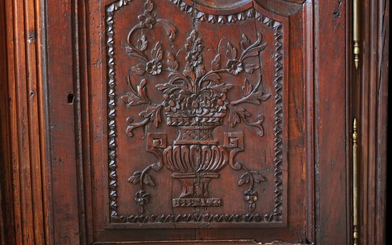 Sideboard in walnut and oak, 18th century