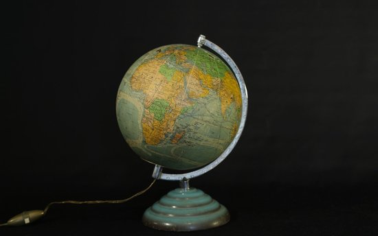 Globe lumineux  Verre et papier Circa 1950