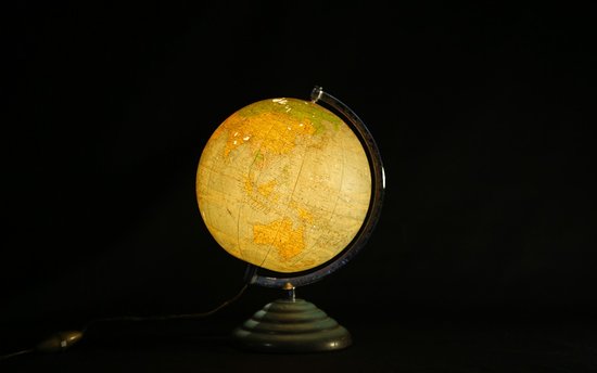 Globe lumineux  Verre et papier Circa 1950