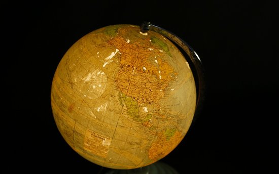 Globe lumineux  Verre et papier Circa 1950