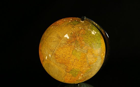 Globe lumineux  Verre et papier Circa 1950