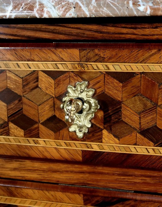 Petit Chiffonnier en Marqueterie de bois précieux, époque Napoléon III – Milieu XIXe