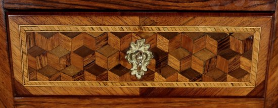 Petit Chiffonnier en Marqueterie de bois précieux, époque Napoléon III – Milieu XIXe