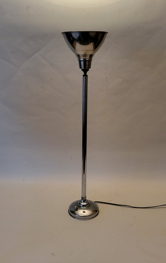 Art-Deco-Lampe aus verchromtem Metall aus den 1930er Jahren