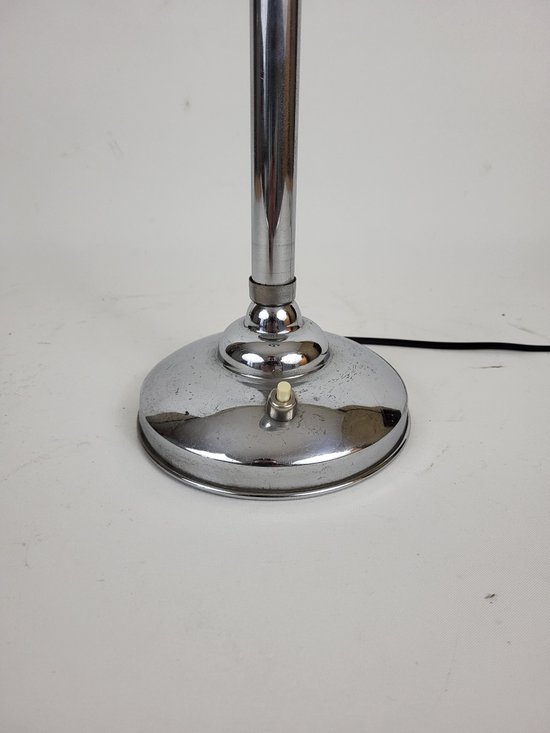 Art-Deco-Lampe aus verchromtem Metall aus den 1930er Jahren