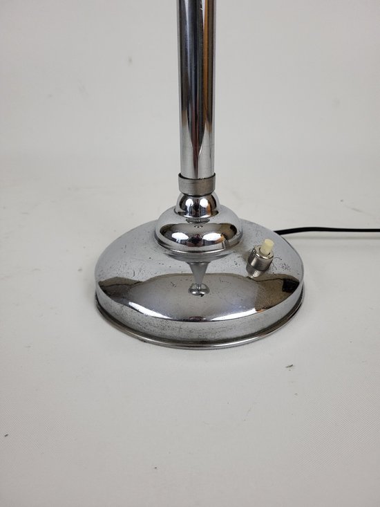 Art-Deco-Lampe aus verchromtem Metall aus den 1930er Jahren