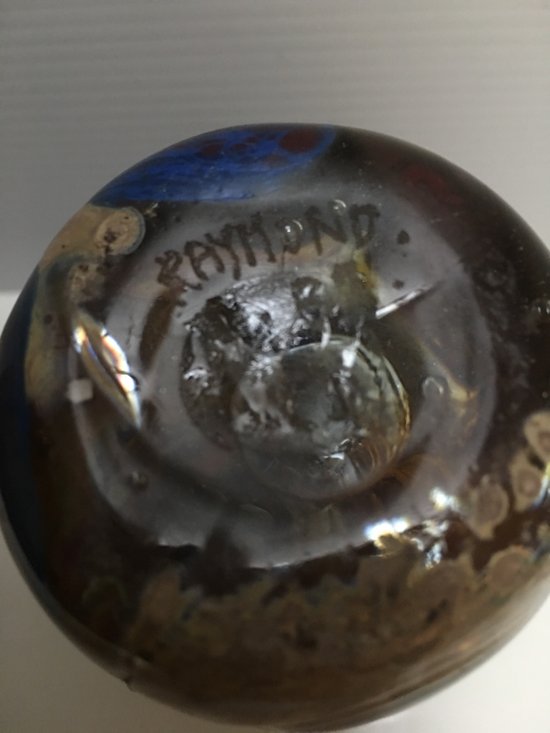 Vase von RAYMOND datiert 81 (für 1981)