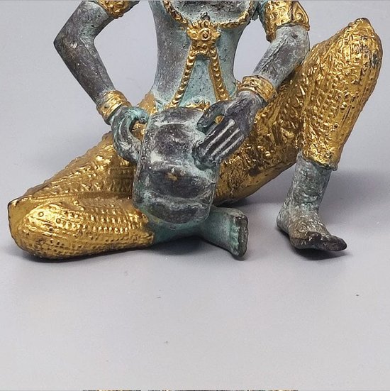 1940 Superba statua decorativa orientale. Divinità tailandese.